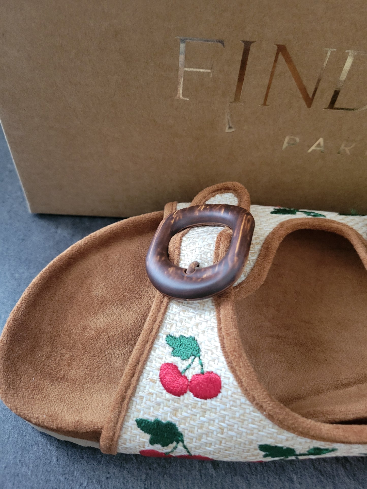 Sandales brodés Findlay Paris