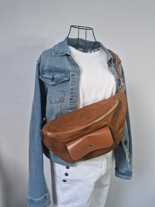 Grand sac banane en suédine camel